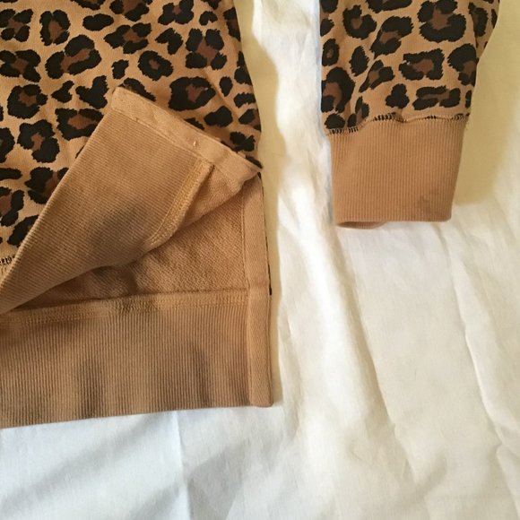 Poppy & Peonies Leopard Print Cropped Split Hem Sweatshirt - Picture 2 of 10